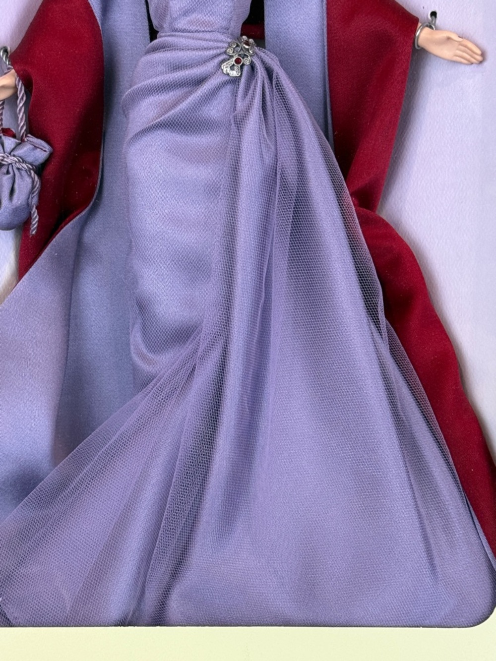 Vera Wang Barbie Doll- 1998 Designers’ Salute to Hollywood Collection- Mattel - Picture 6 of 12